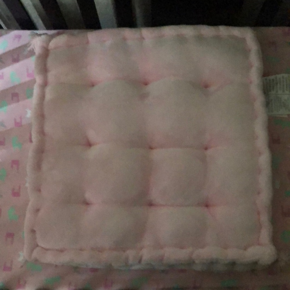 Baby floor pillow (plush pink)